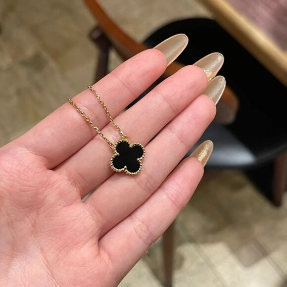 COPY - Authentic✨ Van Cleef & Arpels ✨18k necklace - Picture 4 of 7